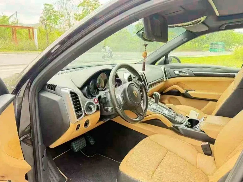 保时捷卡宴 后面外观二