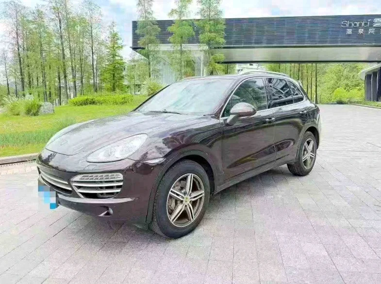 保时捷卡宴 正面外观二