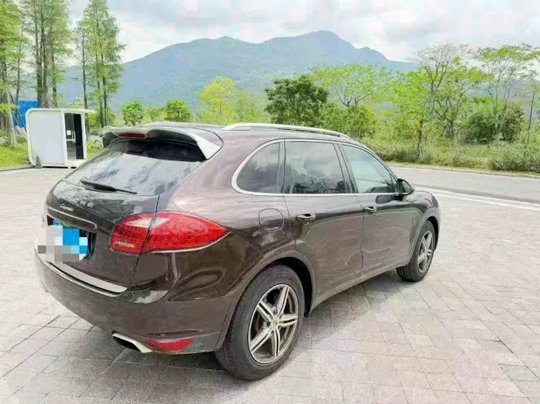 保时捷卡宴 驾驶室