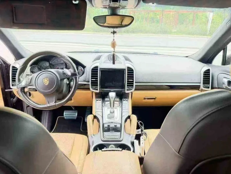 保时捷卡宴 后面外观一