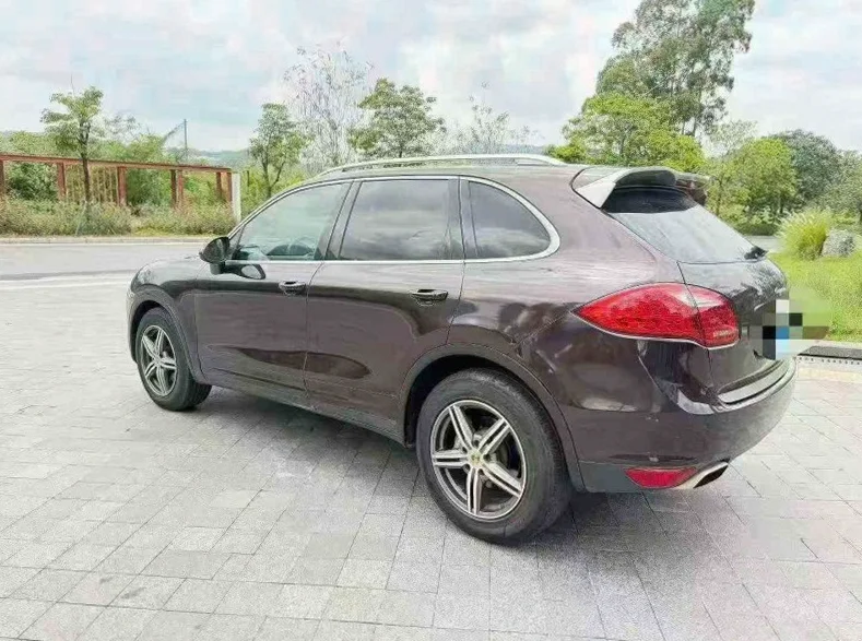 保时捷卡宴 内饰后排