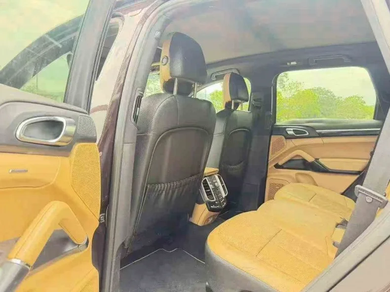 保时捷卡宴 内饰前排