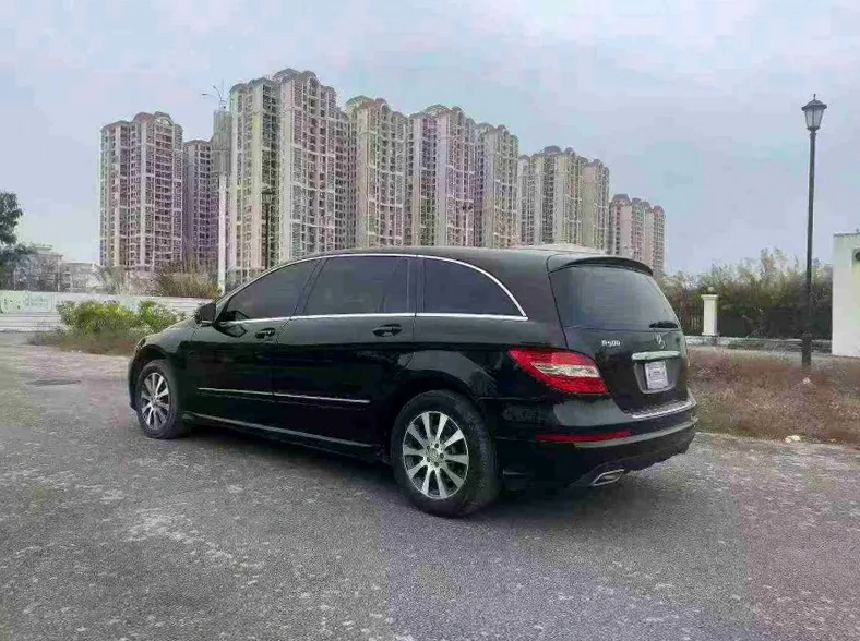 奔驰R 内饰后排