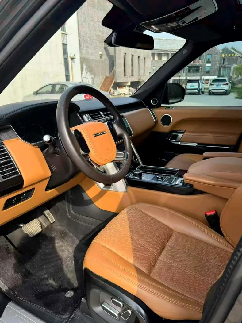 路虎揽胜行政 后面外观一