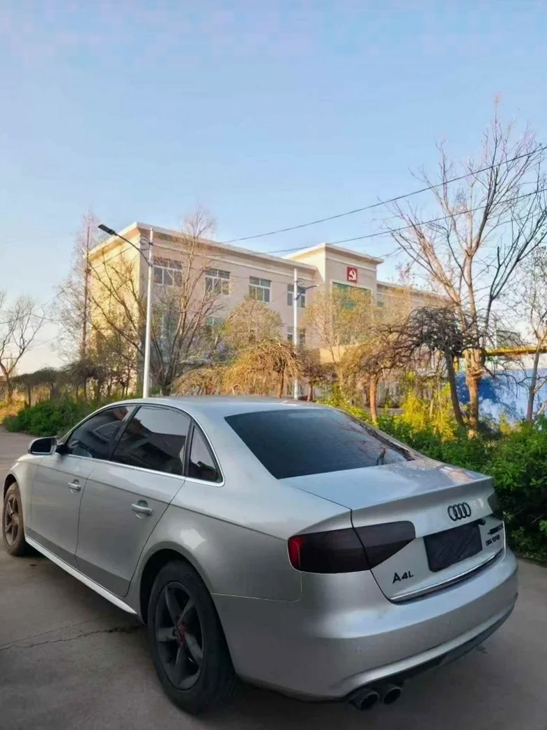 奥迪A4L 内饰前排