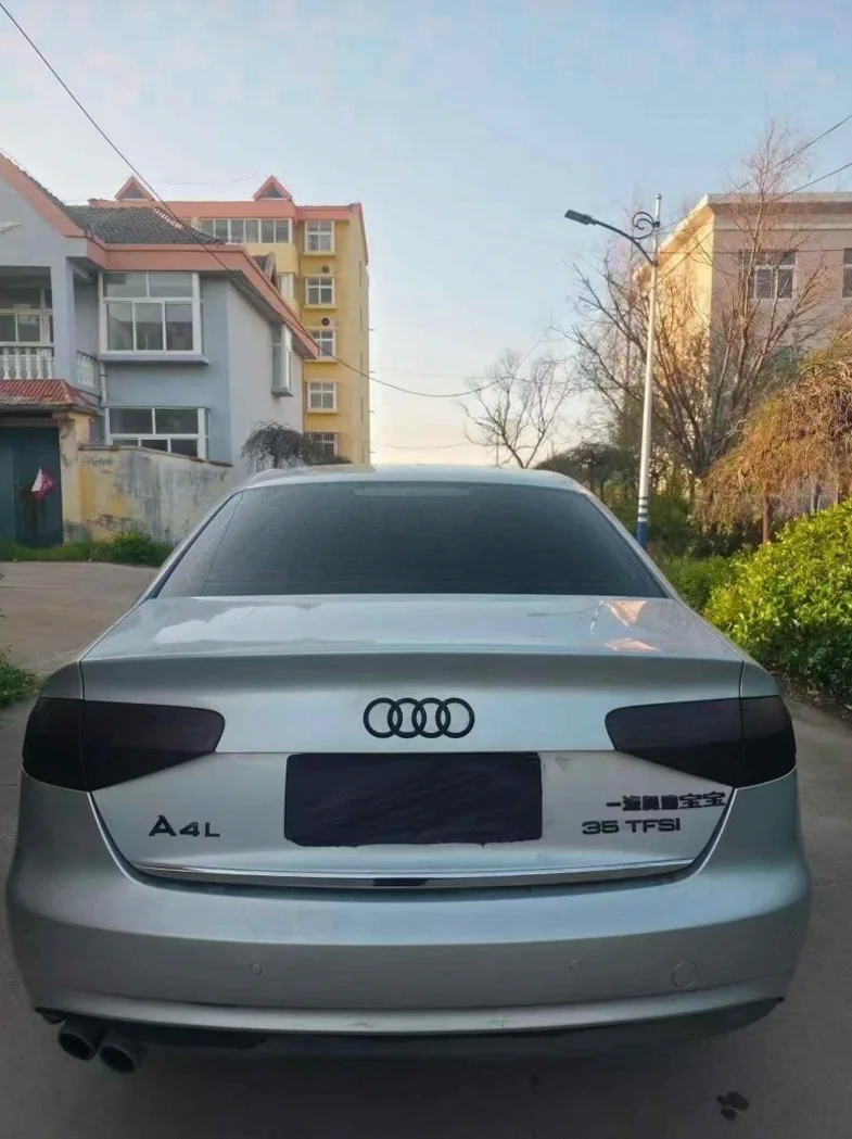 奥迪A4L 内饰后排
