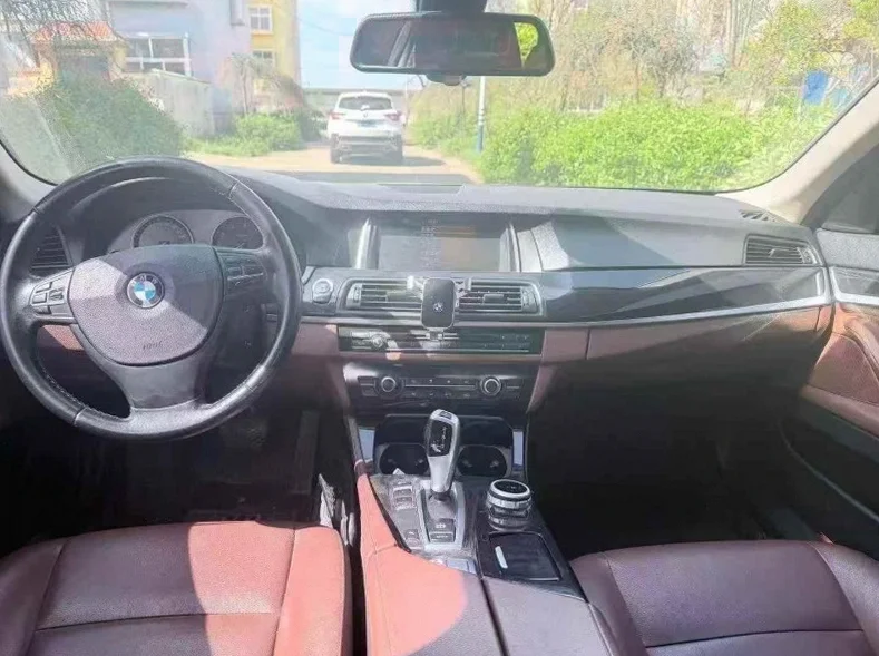 宝马5系 后面外观一