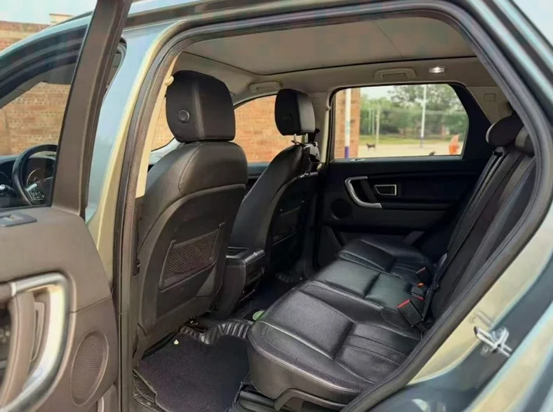 路虎发现神行 内饰后排