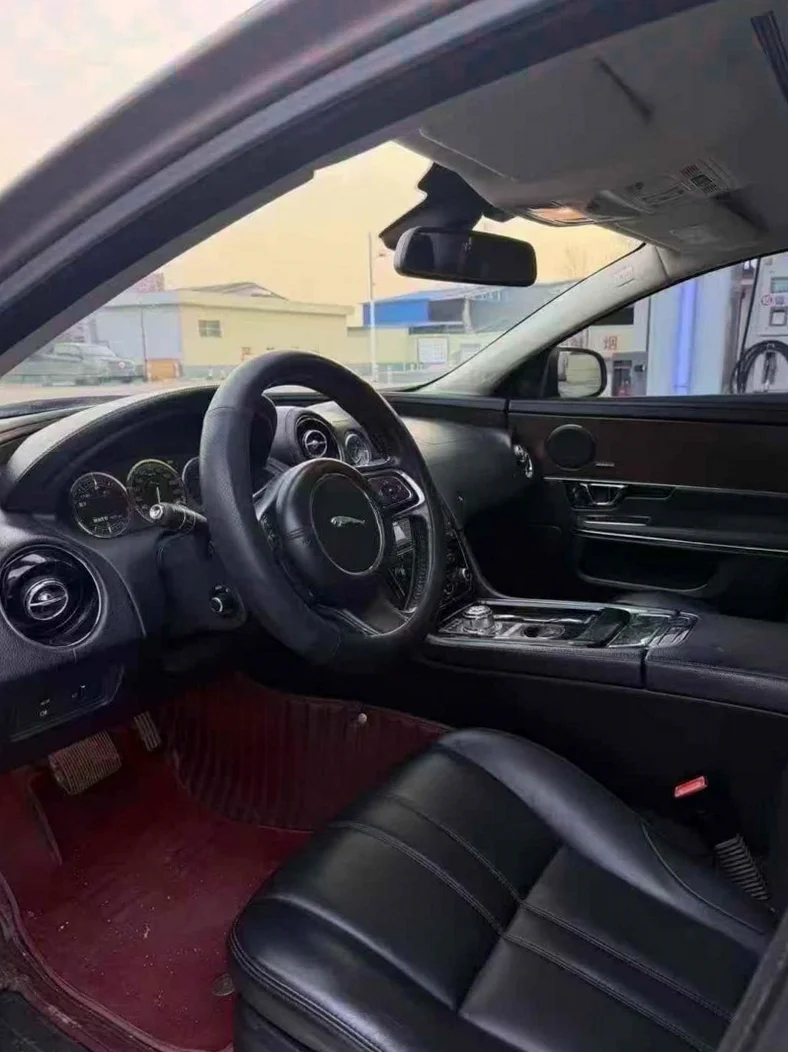 捷豹XJL 后面外观一