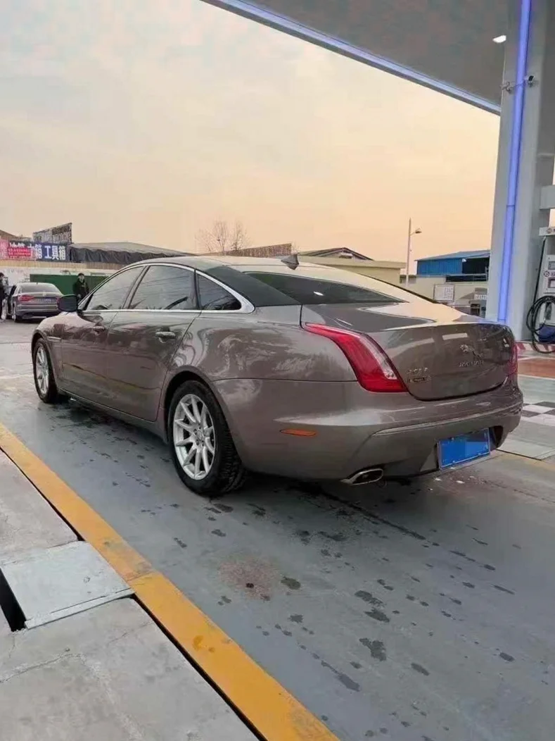 捷豹XJL 内饰前排