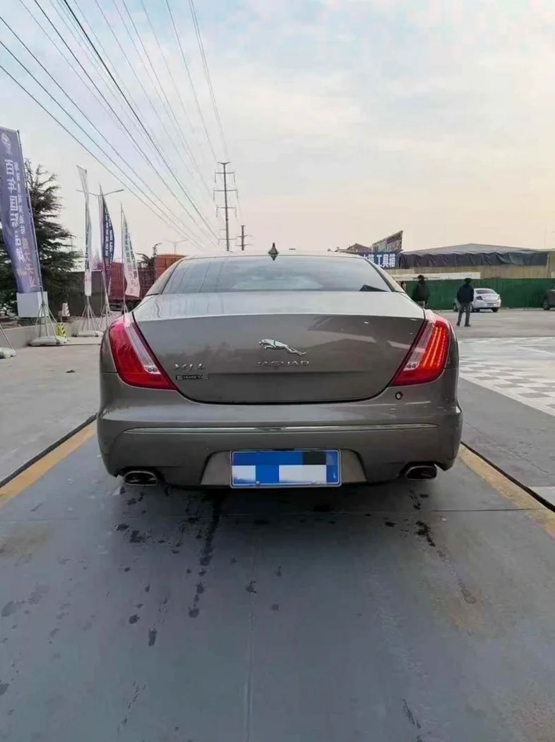 捷豹XJL 内饰后排