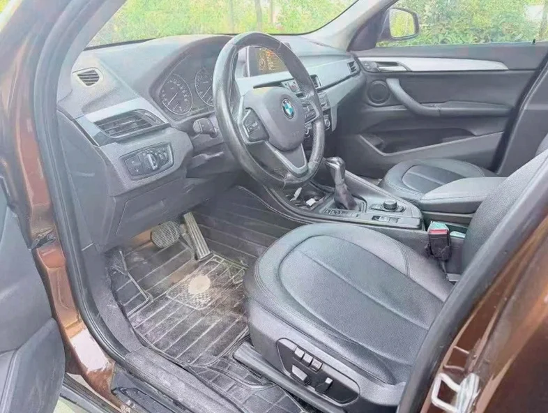 X1宝马 后面外观一