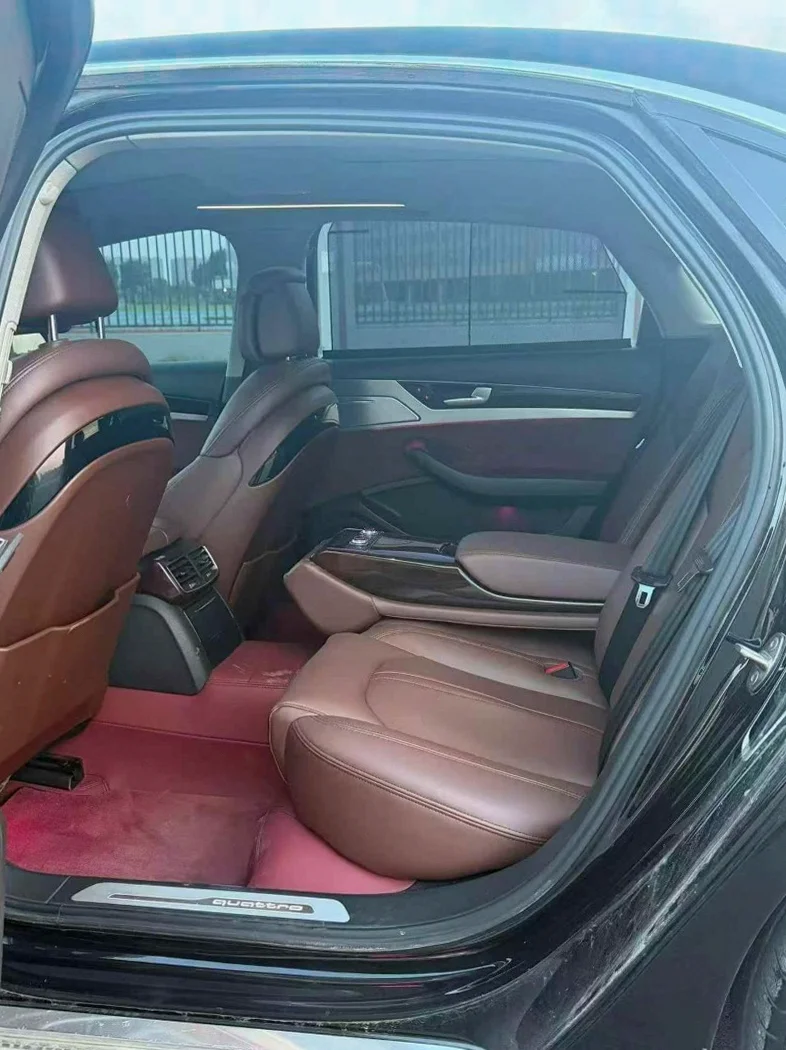 奥迪A8L 后面外观二