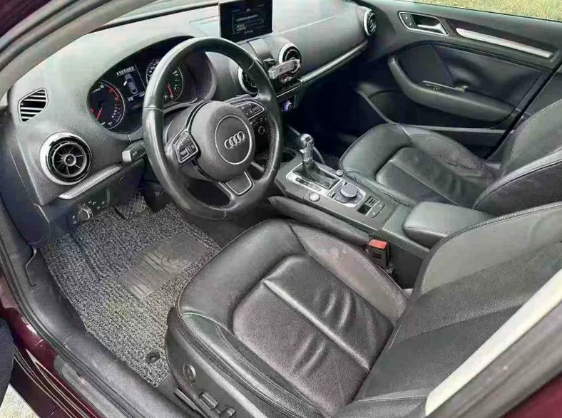 奥迪A3 后面外观一