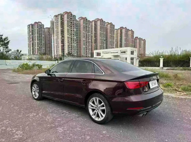 奥迪A3 内饰后排