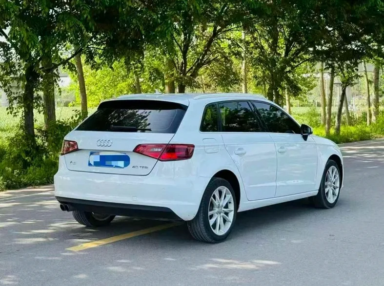 奥迪A3 内饰后排