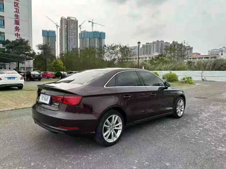 奥迪A3 内饰前排