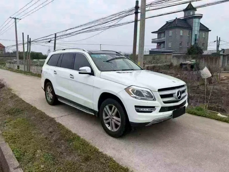 奔驰GLS 正面外观二