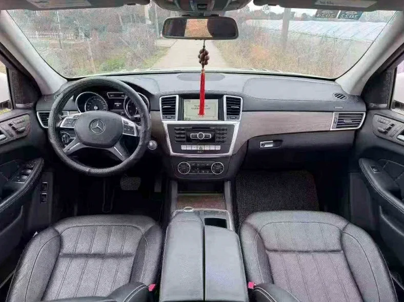 奔驰GLS 后面外观一