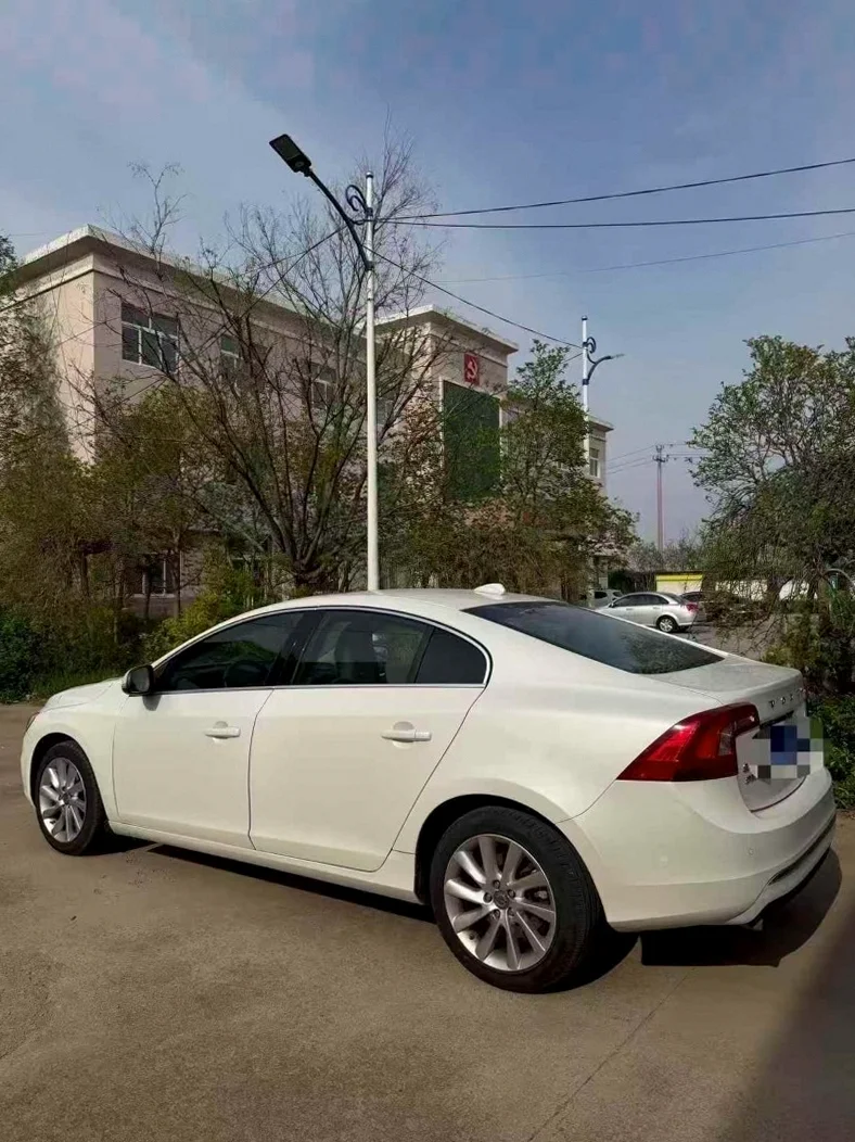 沃尔沃S60L 内饰前排