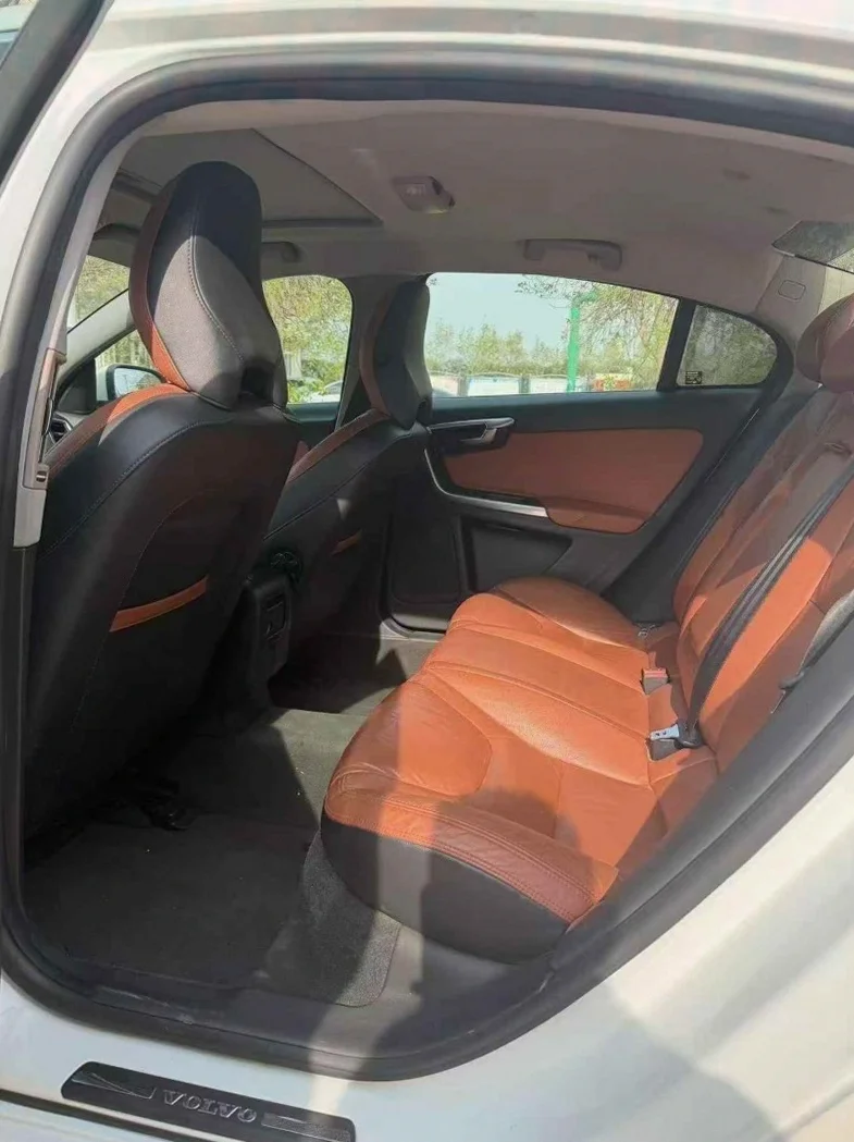 沃尔沃S60L 后面外观三