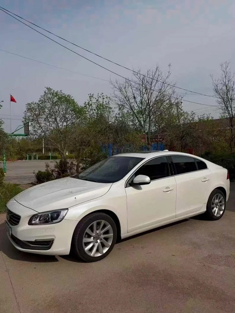 沃尔沃S60L 正面外观二