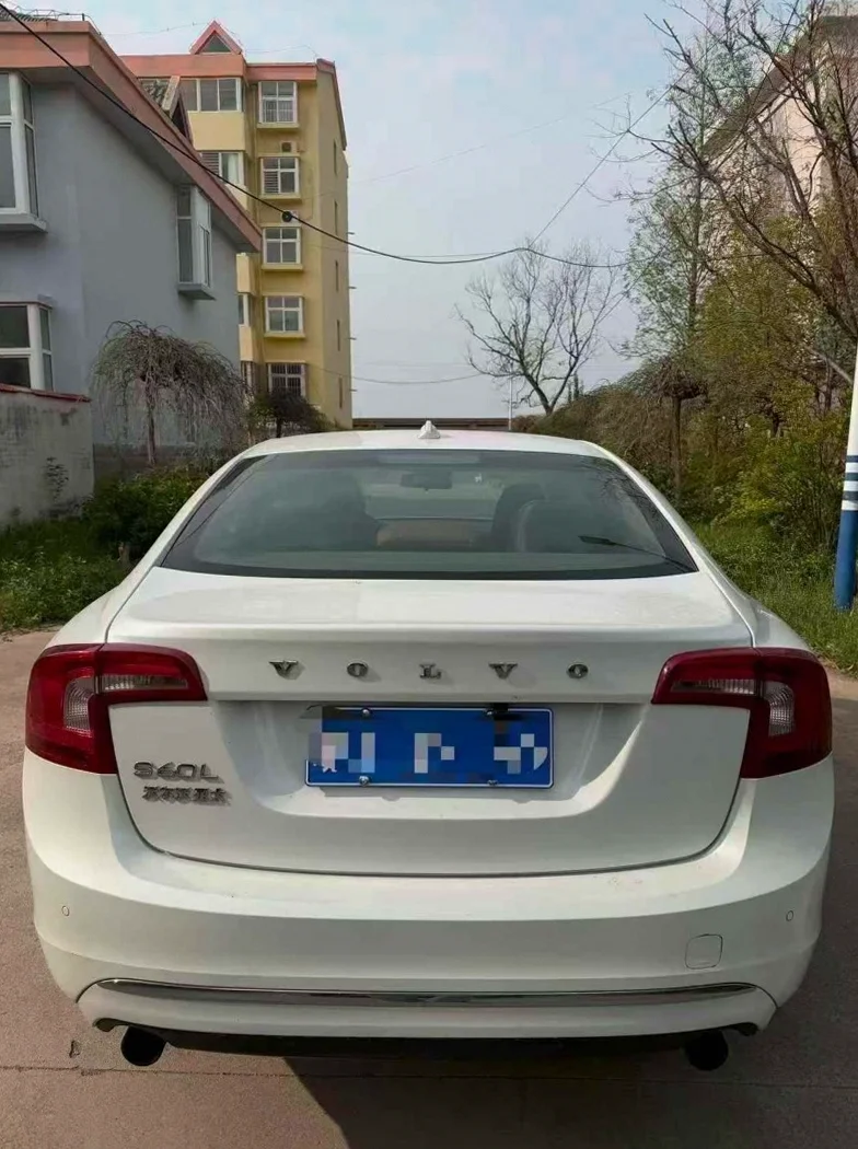 沃尔沃S60L 内饰后排