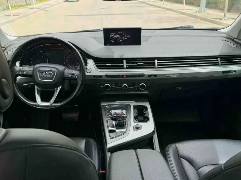 奥迪Q7 后面外观一