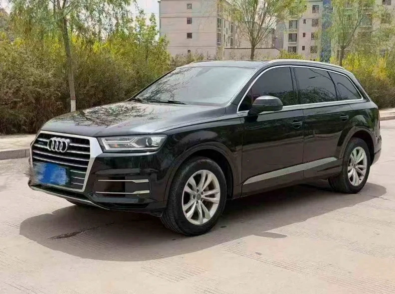 奥迪Q7 正面外观三