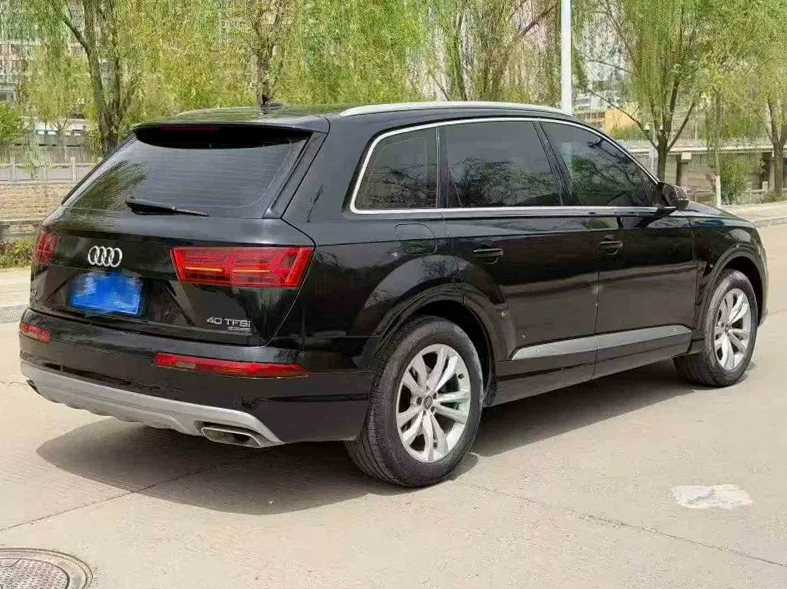 奥迪Q7 内饰前排