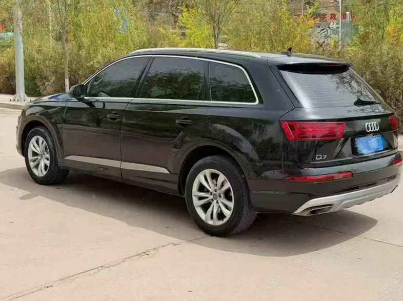 奥迪Q7 后面外观三