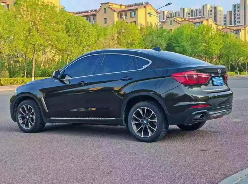 宝马X6 内饰后排