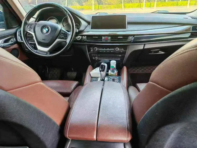 宝马X6 后面外观一