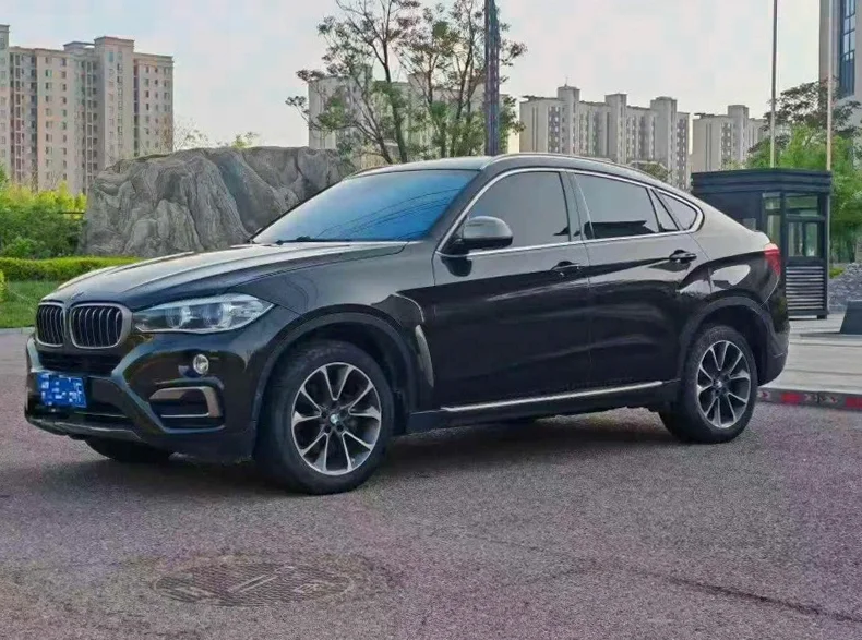 宝马X6 正面外观三