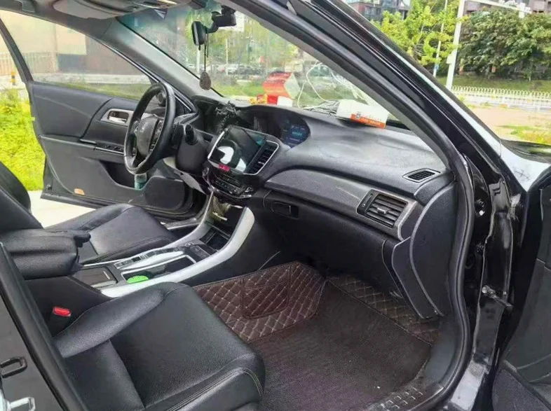 本田雅阁 驾驶室