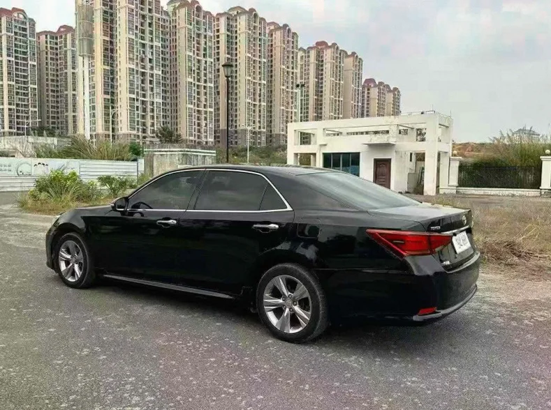 丰田皇冠 内饰后排