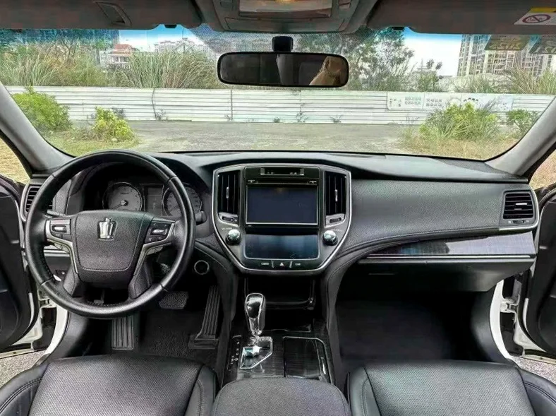 丰田皇冠 后面外观二