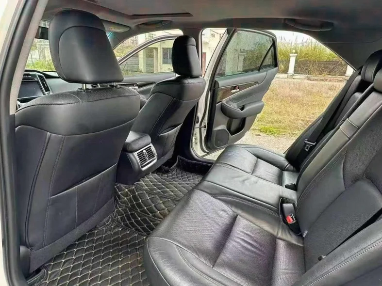 丰田皇冠 后面外观三