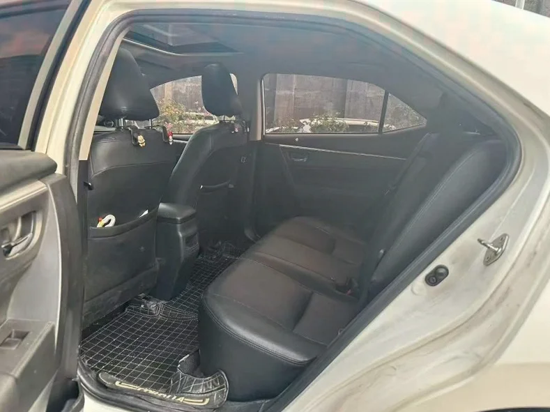 丰田卡罗拉 后面外观一