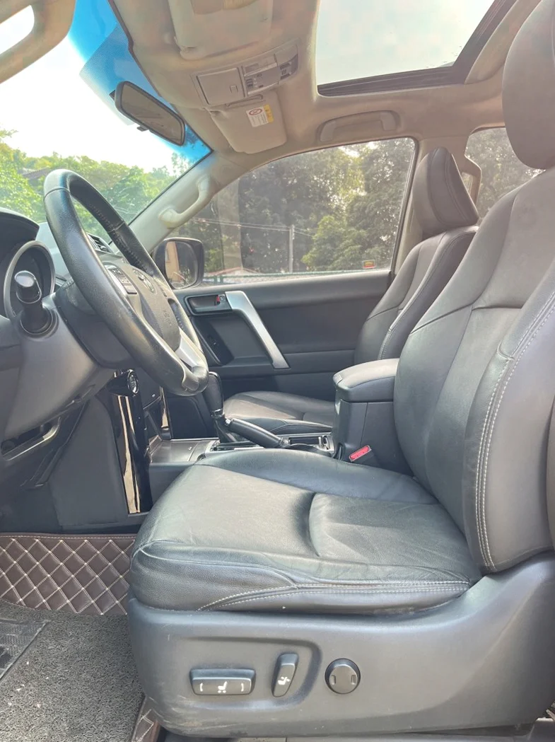 丰田普拉多 内饰后排