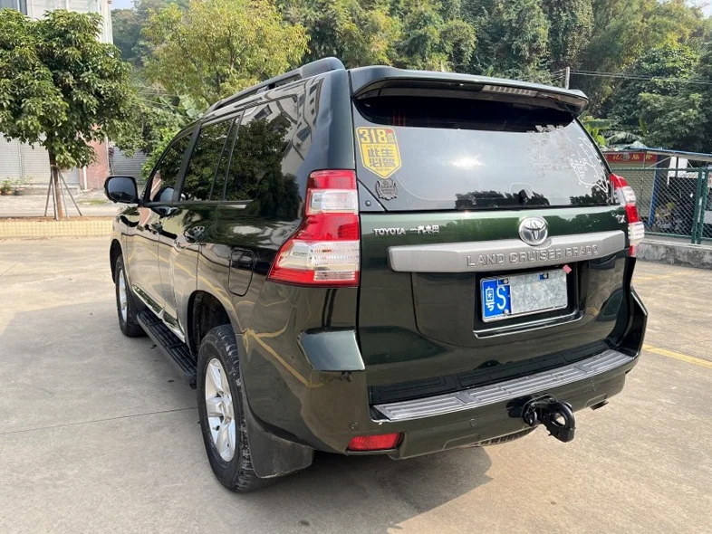 丰田普拉多 后面外观一