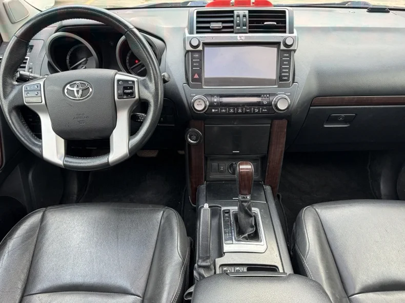 丰田普拉多 内饰前排