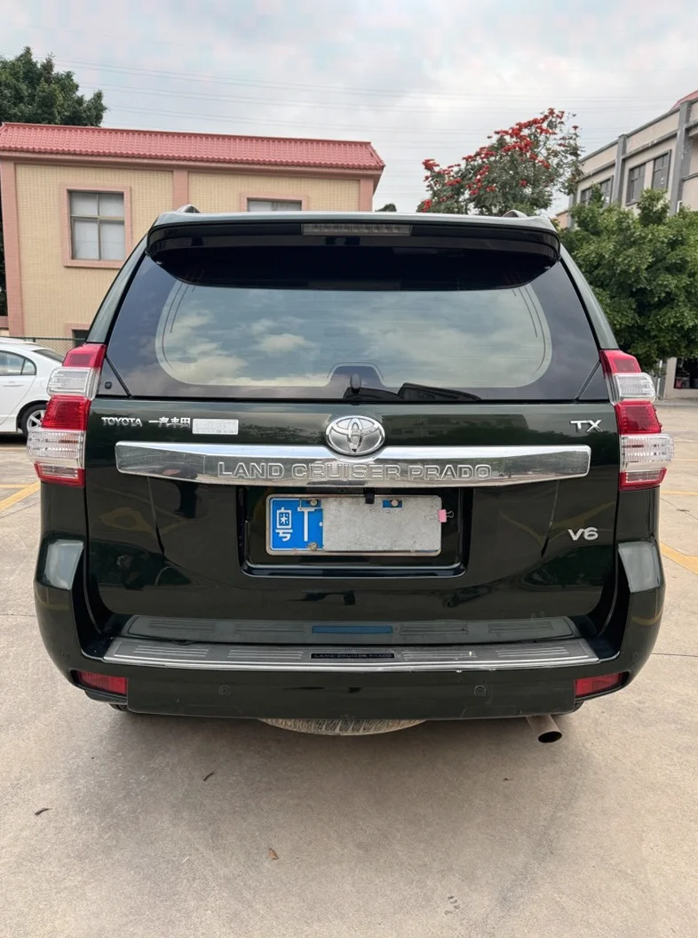 丰田普拉多 驾驶室