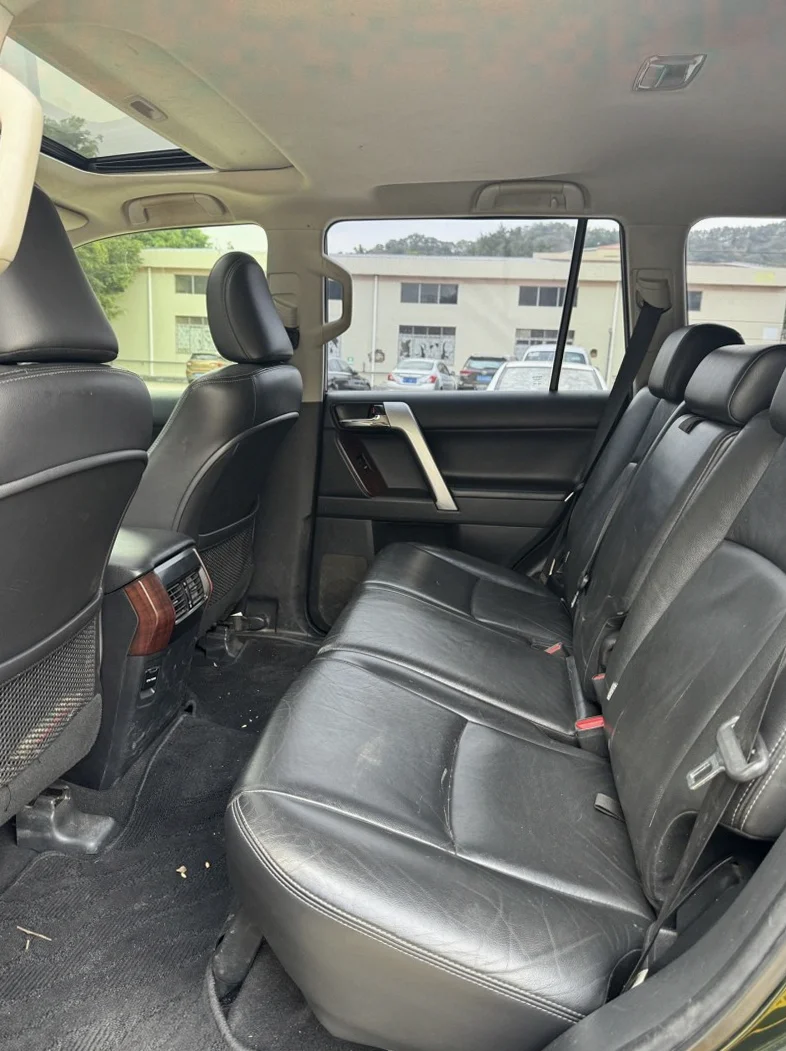 丰田普拉多 后面外观三