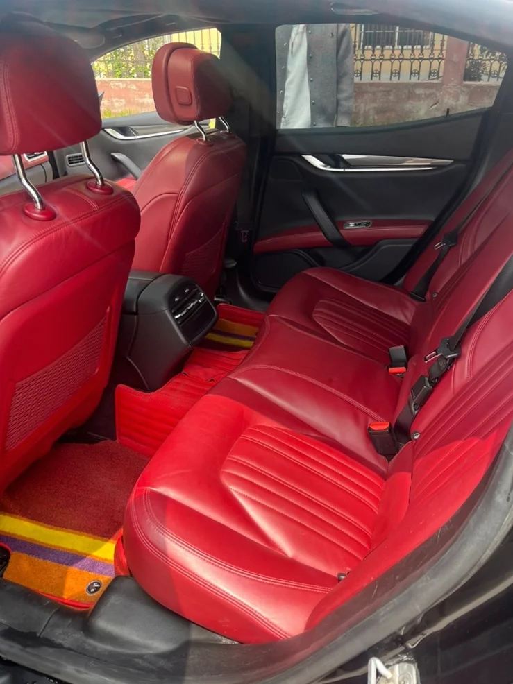 玛莎拉蒂Ghibli 驾驶室