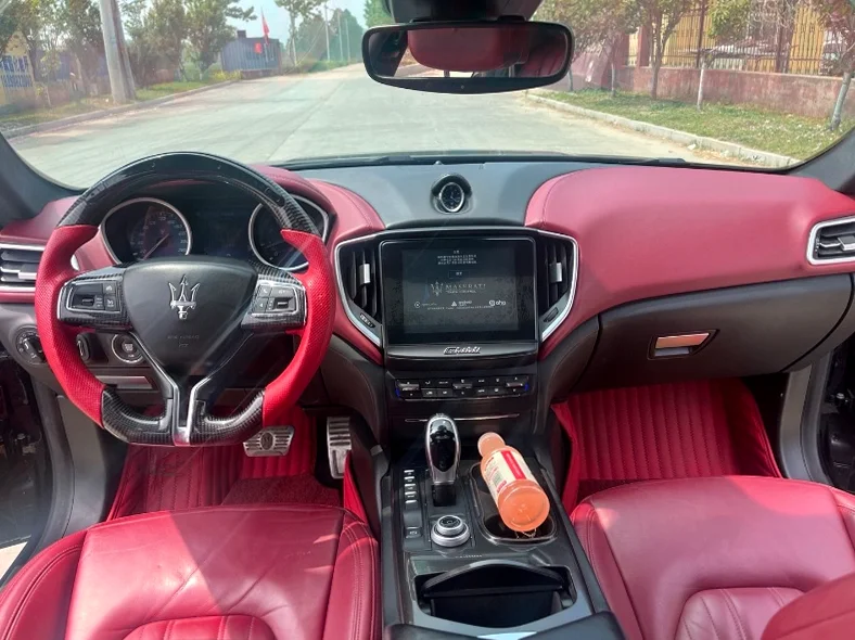 玛莎拉蒂Ghibli 内饰后排