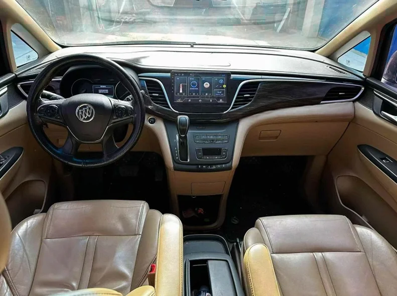 别克GL8 后面外观二