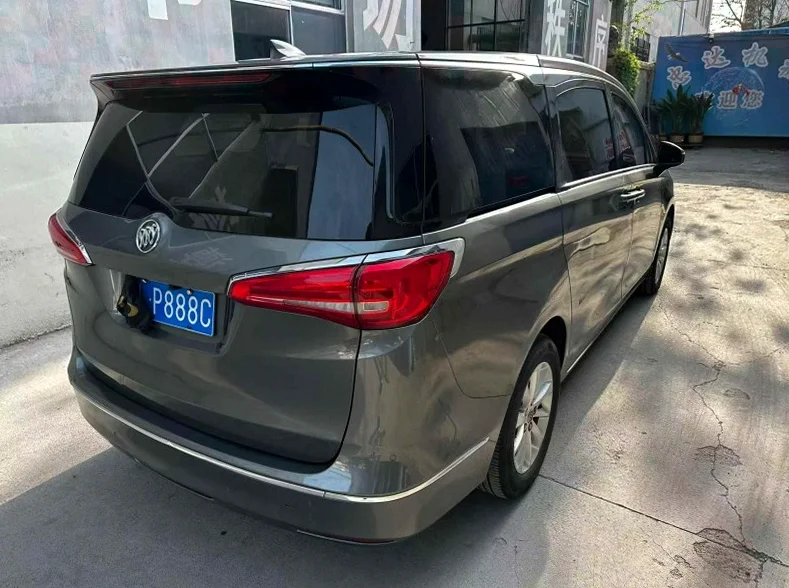 别克GL8 内饰前排