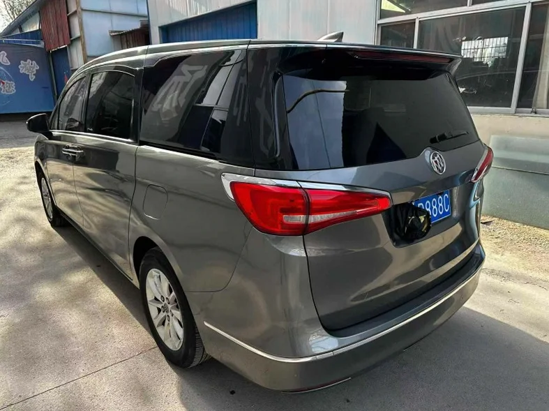 别克GL8 内饰后排