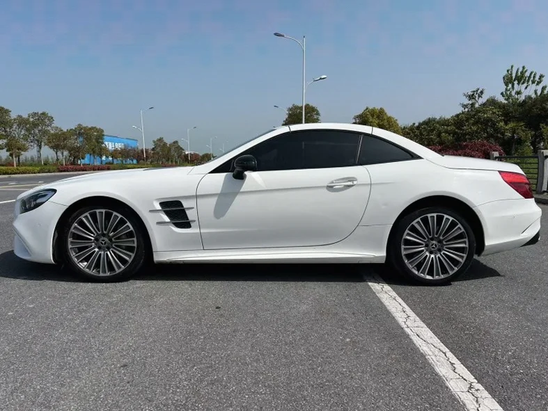 奔驰SL 正面外观三